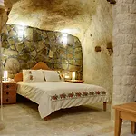 Ask-i Nare Cave - Swimming Pool & Hotel