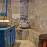 Ask-i Nare Cave - Swimming Pool & Hotel