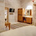 Ask-i Nare Cave - Swimming Pool & Hotel Nevşehir