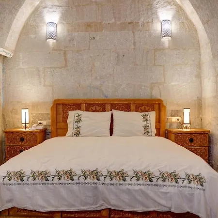 Ask-i Nare Cave - Swimming Pool &