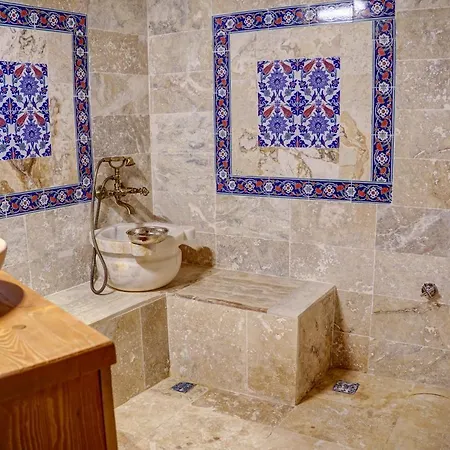 Ask-i Nare Cave - Swimming Pool & 네브셰히르