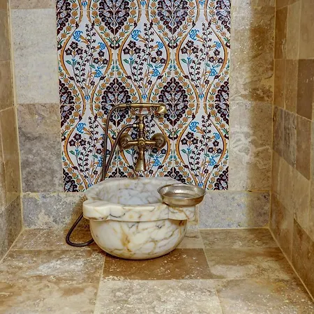 מלון Ask-i Nare Cave - Swimming Pool & 5*