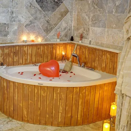 Ask-i Nare Cave - Swimming Pool &