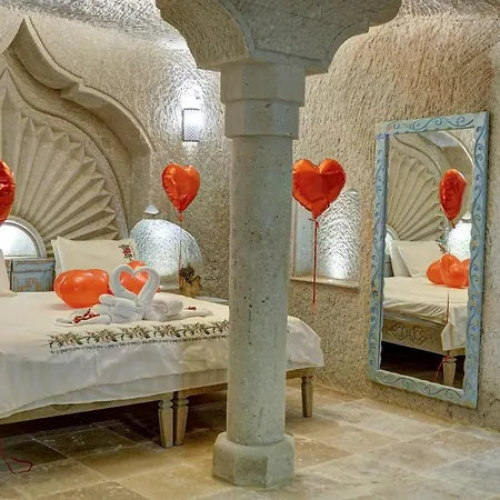 Ask-i Nare Cave - Swimming Pool & Hotel Nevşehir