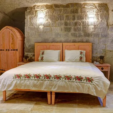 Ask-i Nare Cave - Swimming Pool & מלון 5*