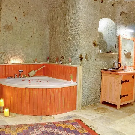 Ask-i Nare Cave - Swimming Pool & נבשהיר