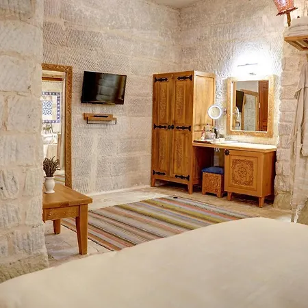 Ask-i Nare Cave - Swimming Pool & Hotel Nevşehir