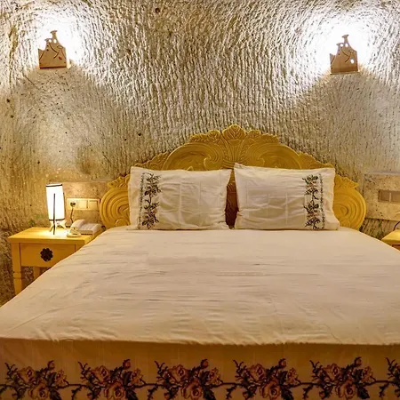 Ask-i Nare Cave - Swimming Pool & Hotel Nevşehir