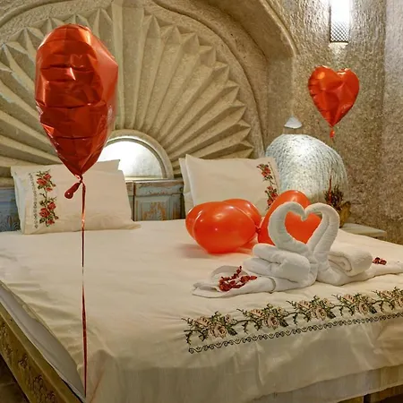 Ask-i Nare Cave - Swimming Pool & Hotel