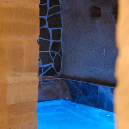 Ask-i Nare Cave - Swimming Pool & מלון 5*