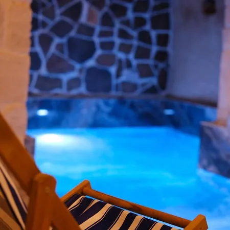 Ask-i Nare Cave - Swimming Pool & 네브셰히르