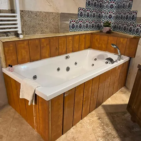 Ask-i Nare Cave - Swimming Pool & Hotel