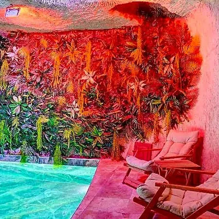 Ask-i Nare Cave - Swimming Pool & ネヴシェヒル