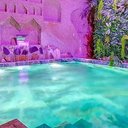 ホテル Ask-i Nare Cave - Swimming Pool & ネヴシェヒル