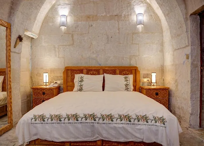 Ask-i Nare Cave - Swimming Pool &