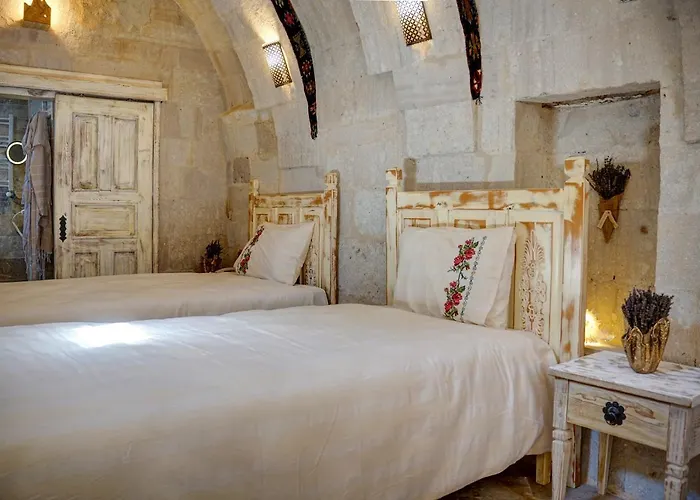 Ask-i Nare Cave - Swimming Pool & Hotel Nevşehir