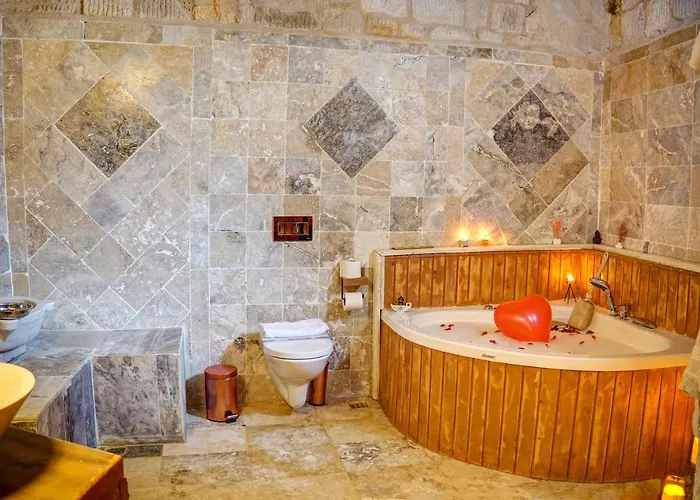 Ask-i Nare Cave - Swimming Pool & Hotel