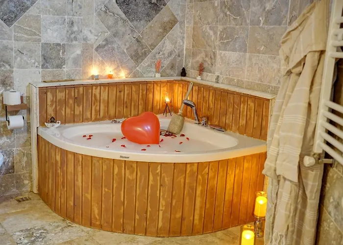 Ask-i Nare Cave - Swimming Pool &