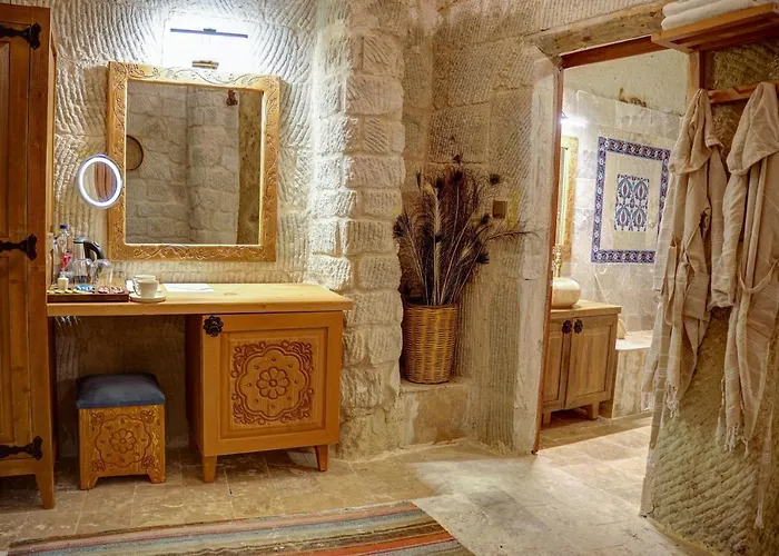 Ask-i Nare Cave - Swimming Pool & Hotel Nevşehir