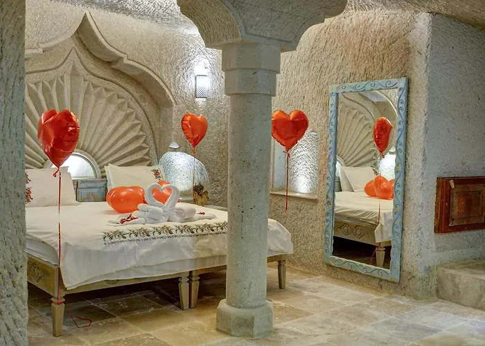 Ask-i Nare Cave - Swimming Pool & Hotel Nevşehir