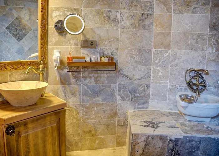 Ask-i Nare Cave - Swimming Pool &