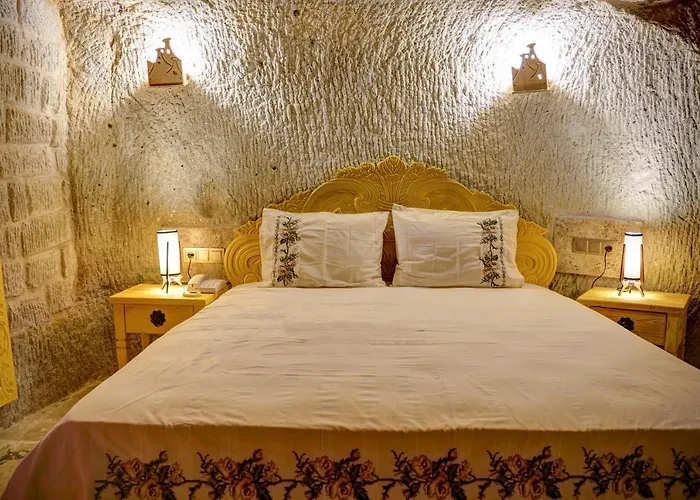 Ask-i Nare Cave - Swimming Pool & Hotel Nevşehir