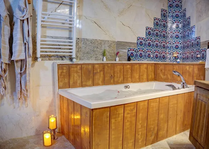 Ask-i Nare Cave - Swimming Pool & Hotel Nevşehir