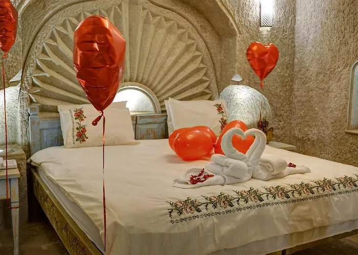 Ask-i Nare Cave - Swimming Pool & Hotel